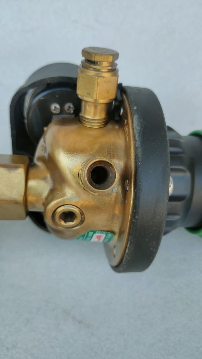 VICTOR ESS4-125-540 OXYGEN GAS REGULATOR