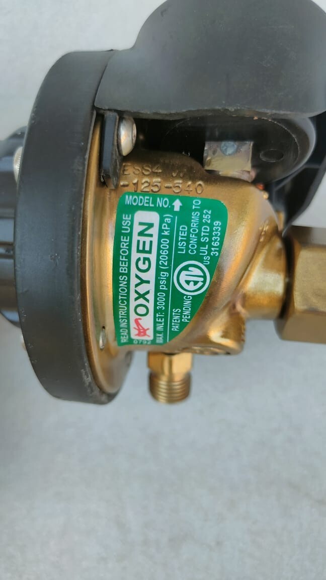 VICTOR ESS4-125-540 OXYGEN GAS REGULATOR