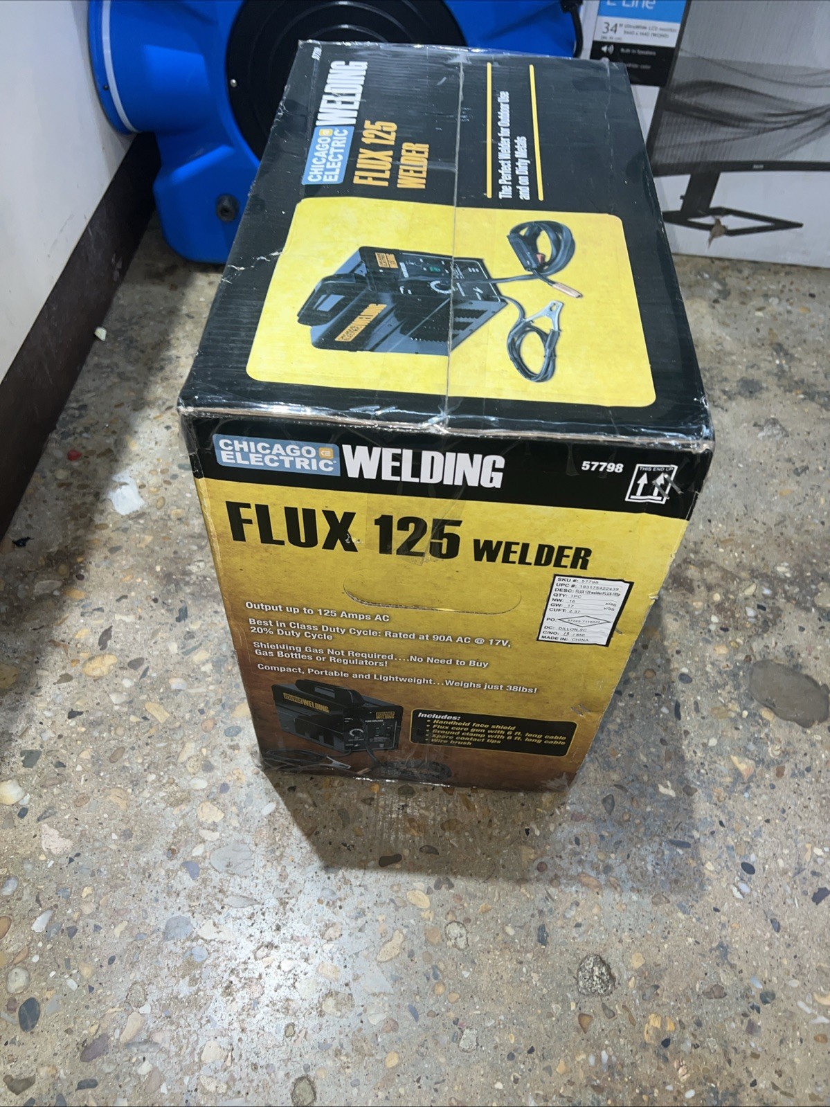 Chicago Electric Welding Flux Core 125 Amp Welder 57798 Damage Box