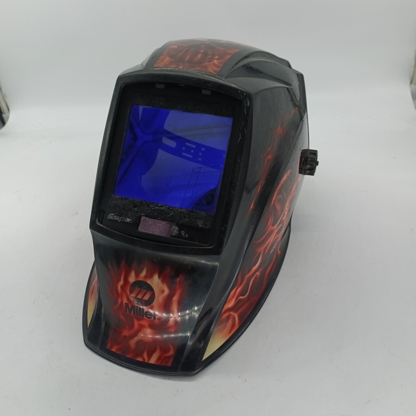 Miller Helmet w/ Snap on YA4606 Auto Darkening Skull Flames Black Red Shade 6-13
