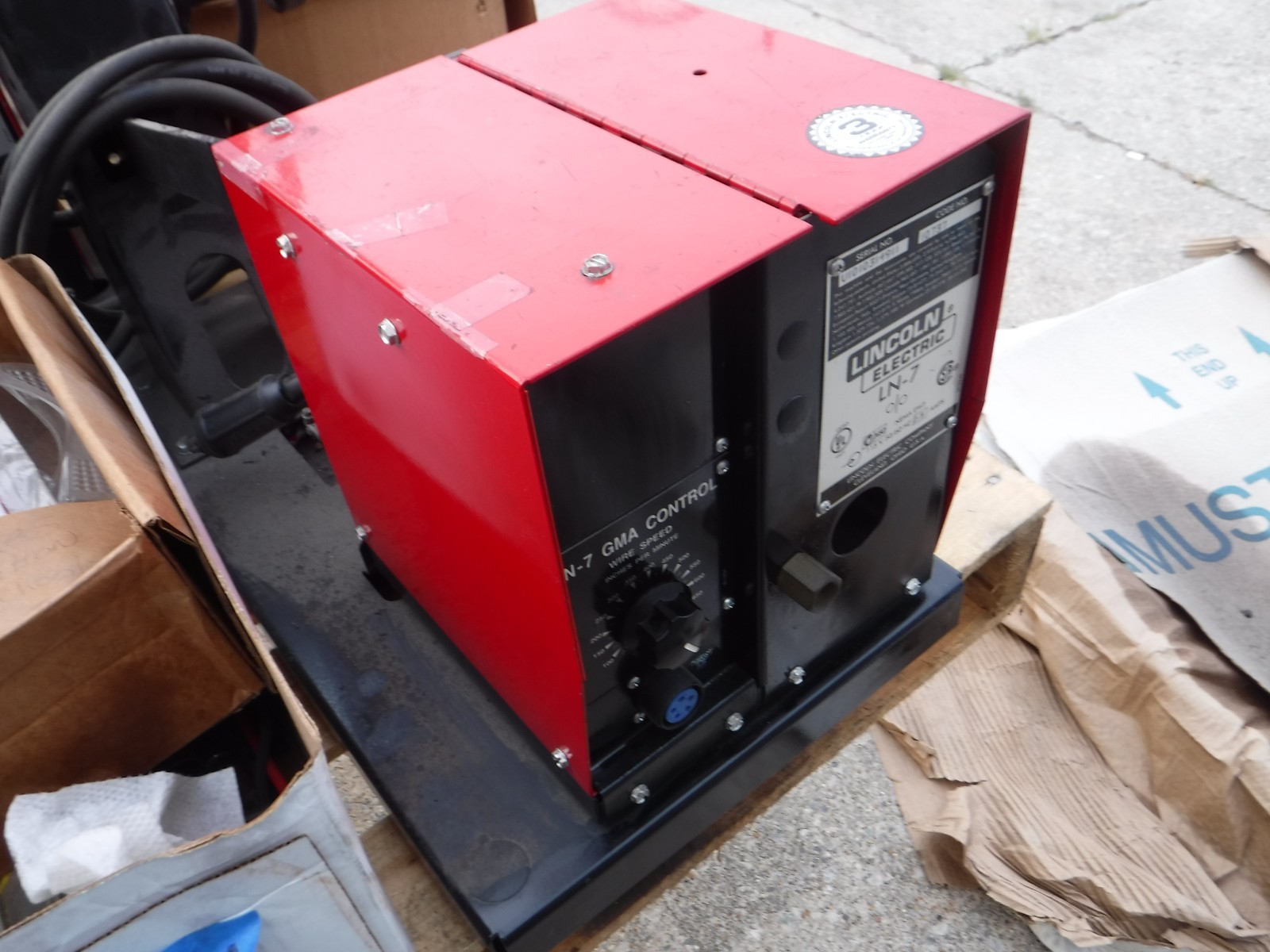 Lincoln Electric LN7 Wire Feeder WITH SPOOL HOLDER AND SWIVEL BASE