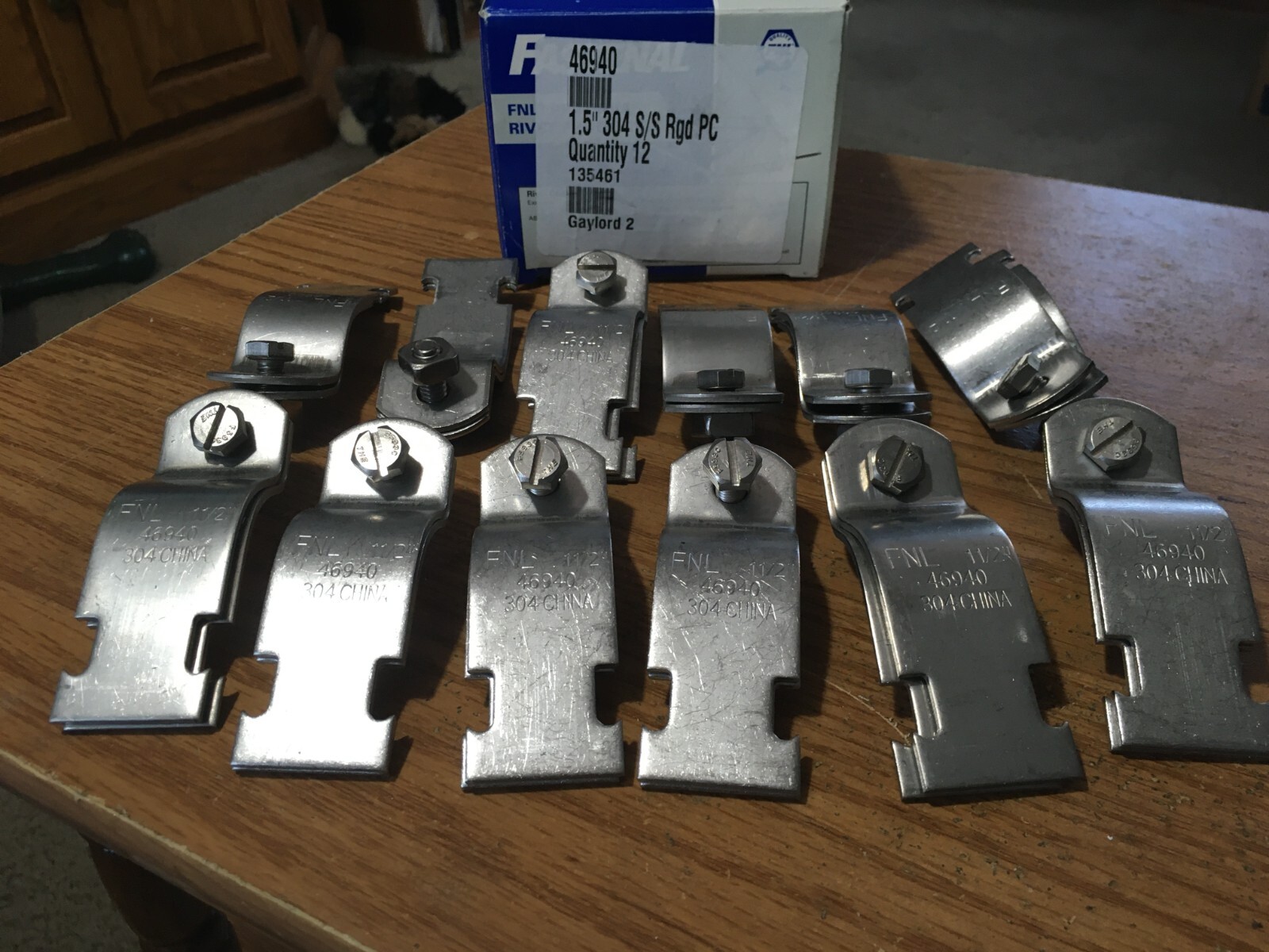 (12) 1.5″ Grade 304 Stainless Steel Rigid Pipe Clamp