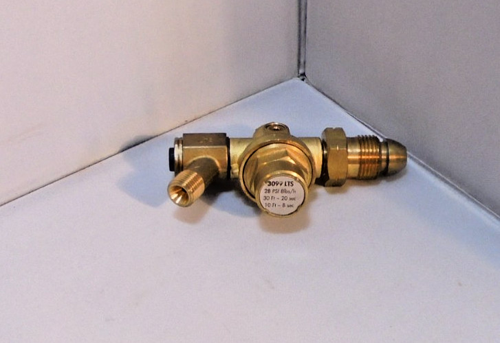 NEW Sievert Industries 3099 LTS Propane Regulator 28 psi Ships Free