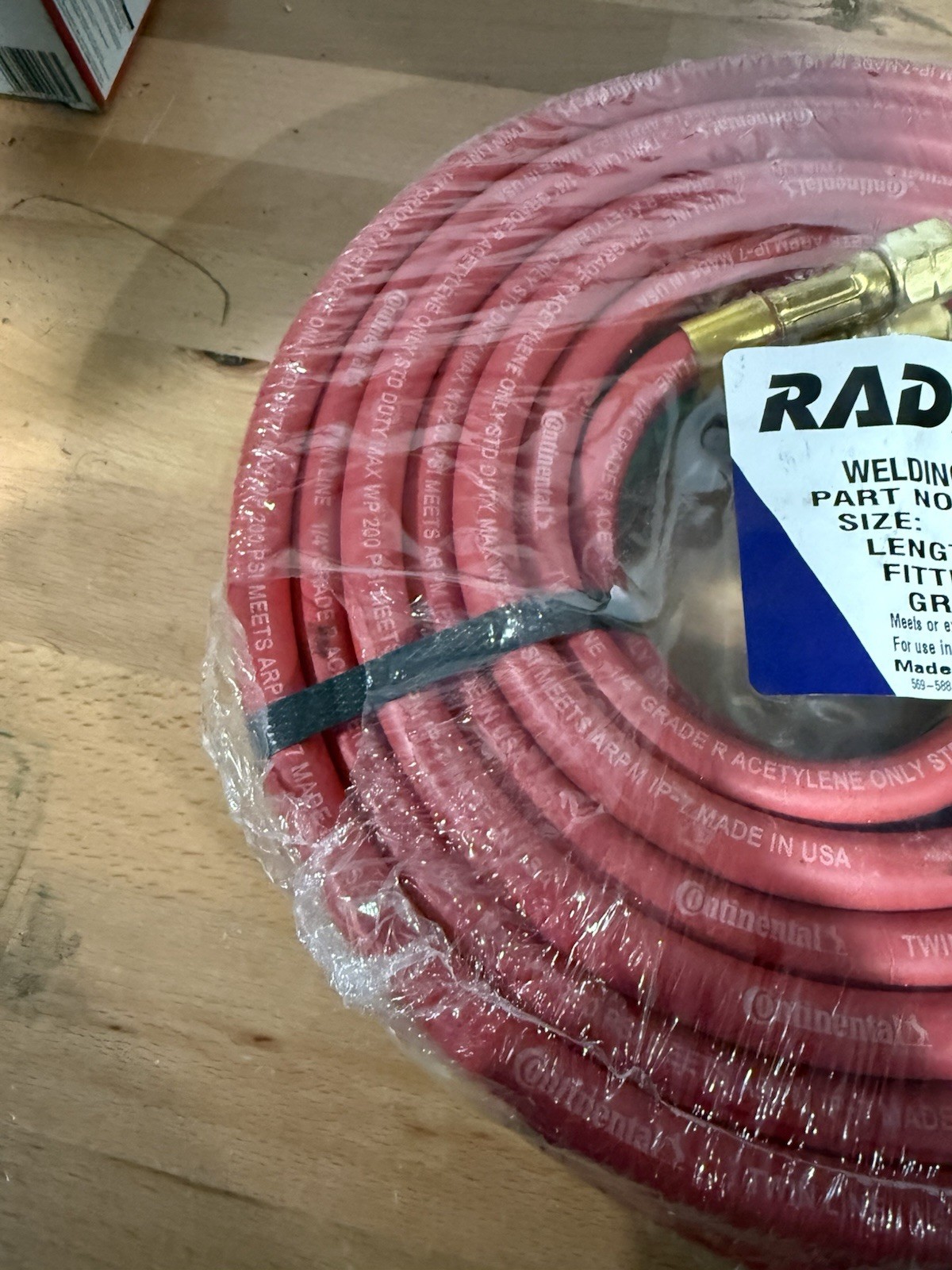 Radnor Welding Hose 64003325, 25ft x 1/4″ Fittings, BB Grade R
