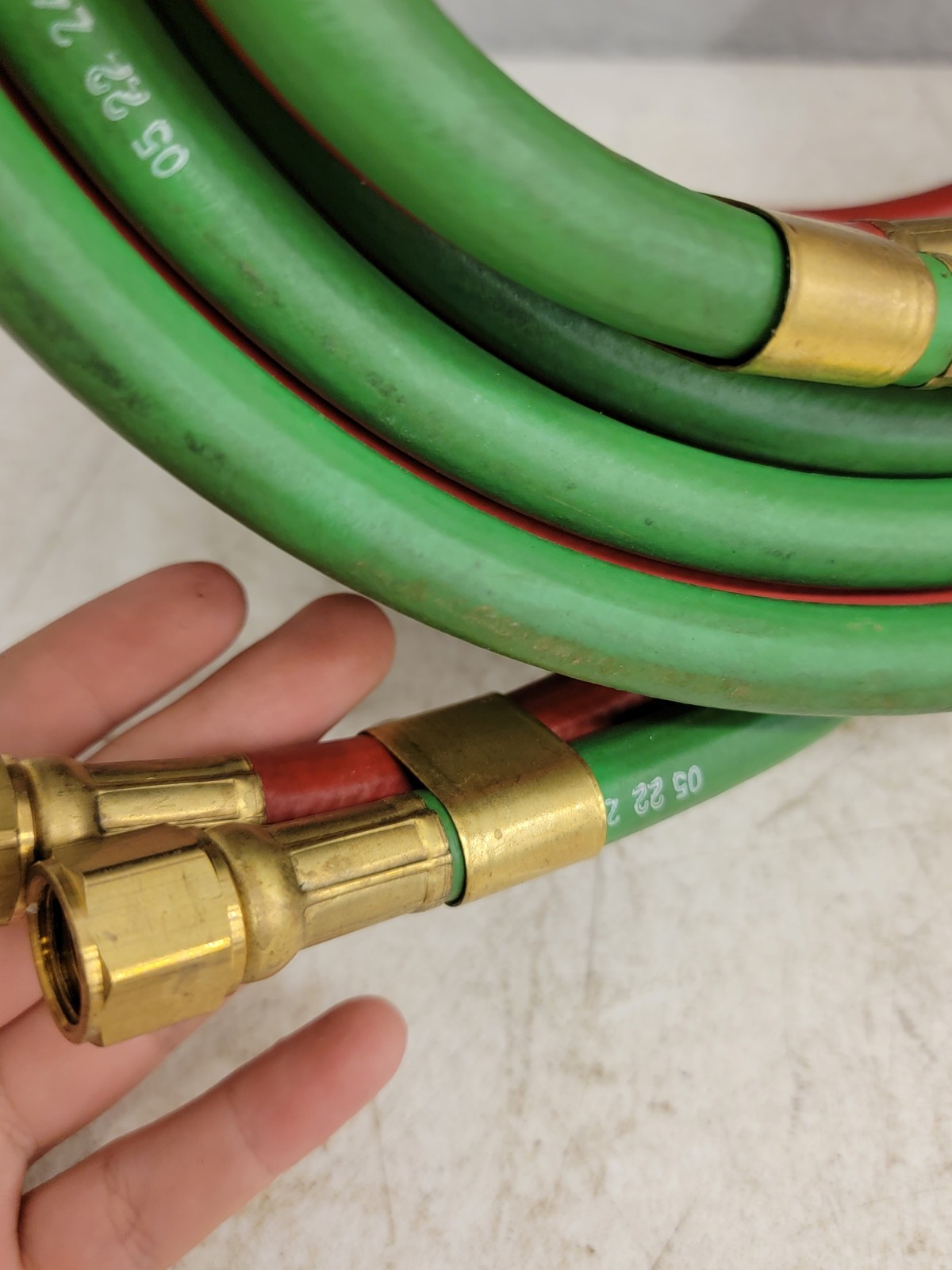 15 FEET Grade “T”- 1/4″ OxyFuel Welding & Cutting Twin Hose with BB Fittings