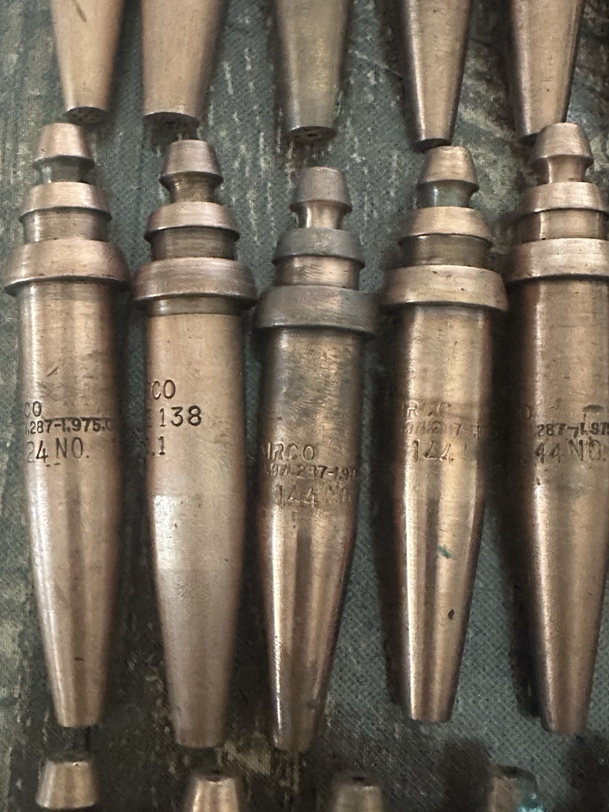23 Airco 144-1, 199, 166-2, 124-1, 138 Cutting Torch Tip Lot & 4 Oxweld