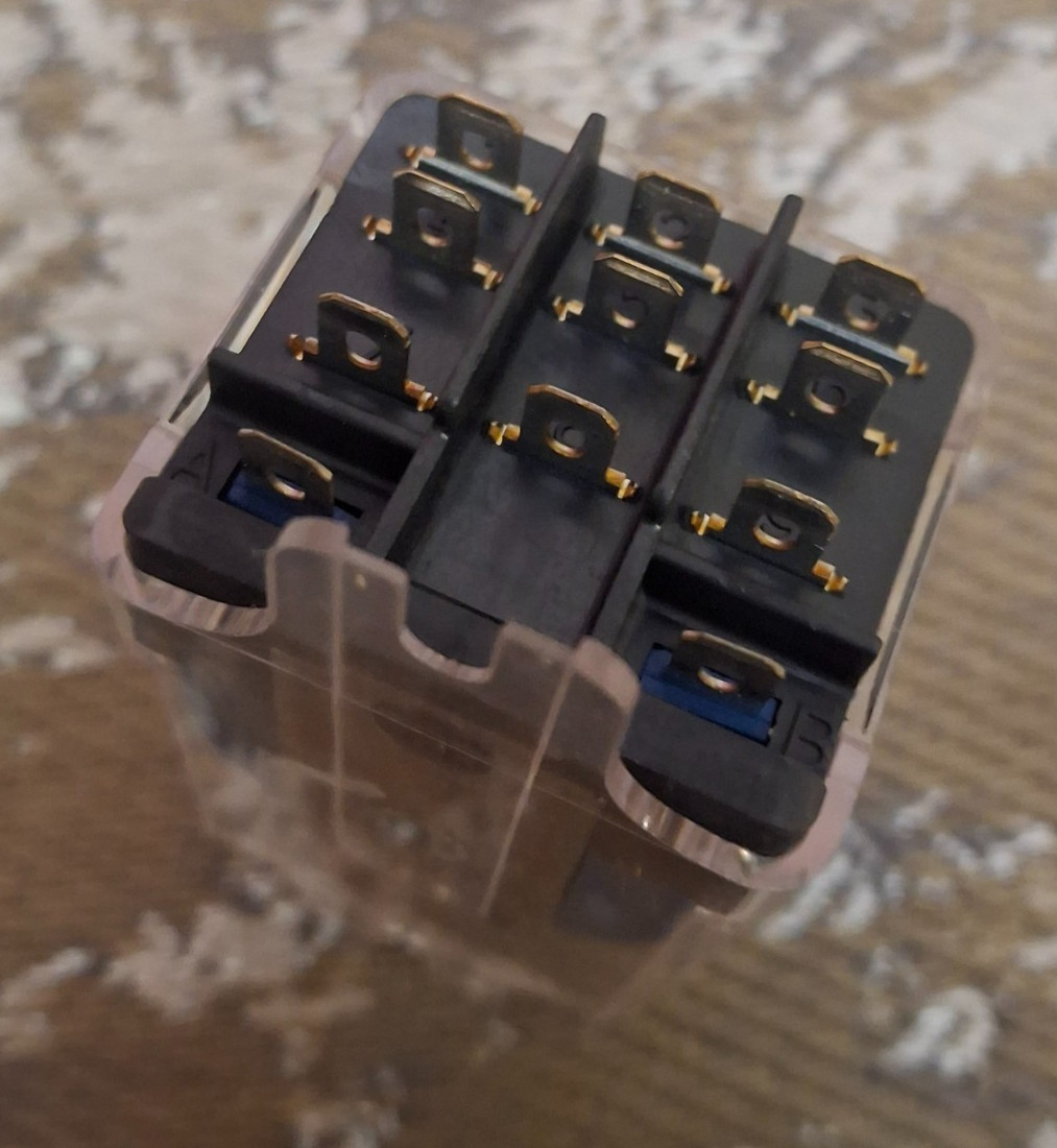 Genuine Miller 044588 Enclosed Relay 11 Pin 12V DC 3PDT 10A 120VAC Deltrol