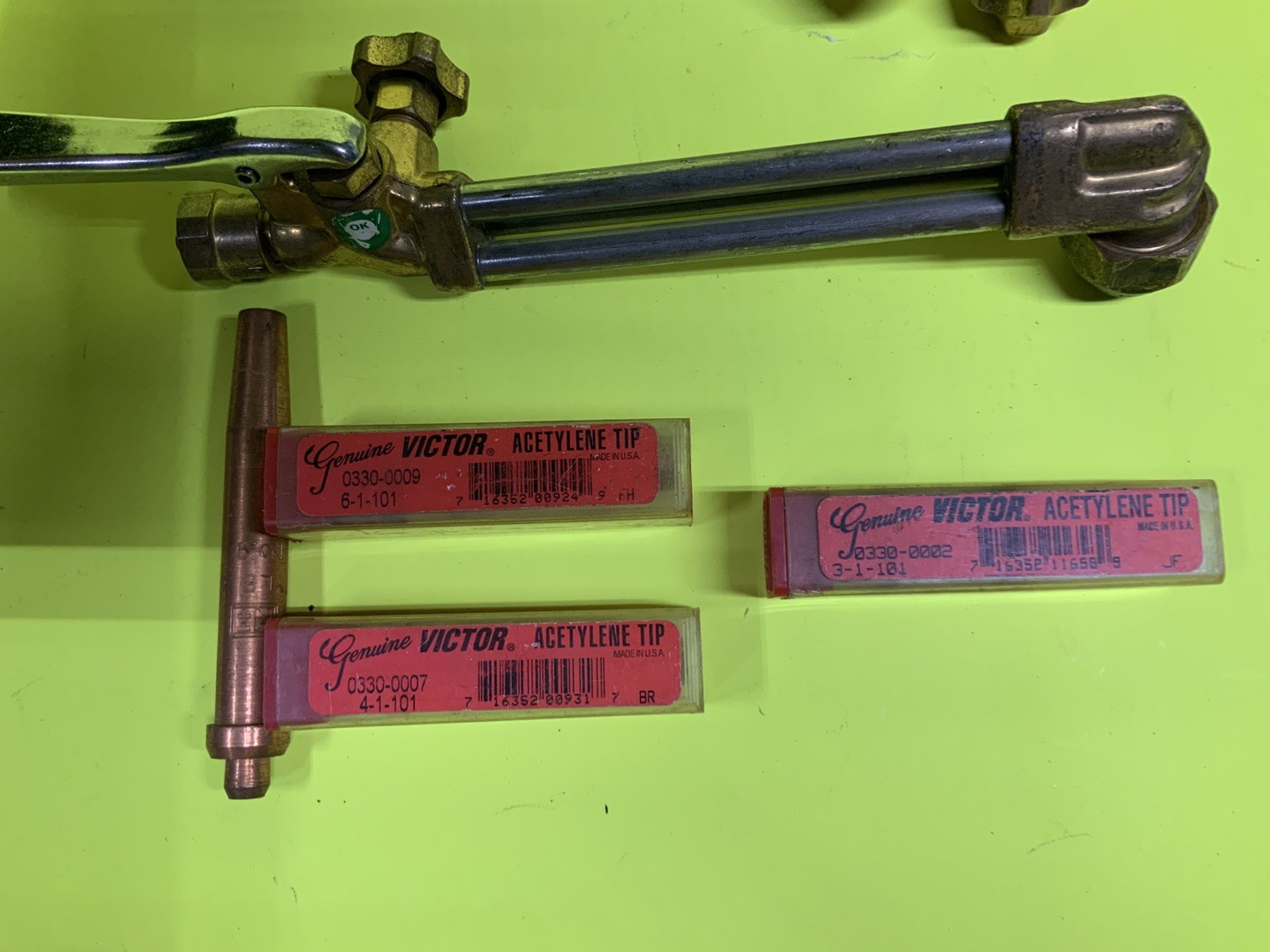 Victor Cutting Torch Set CA25 Attachment WH26FC Handle &4 tips