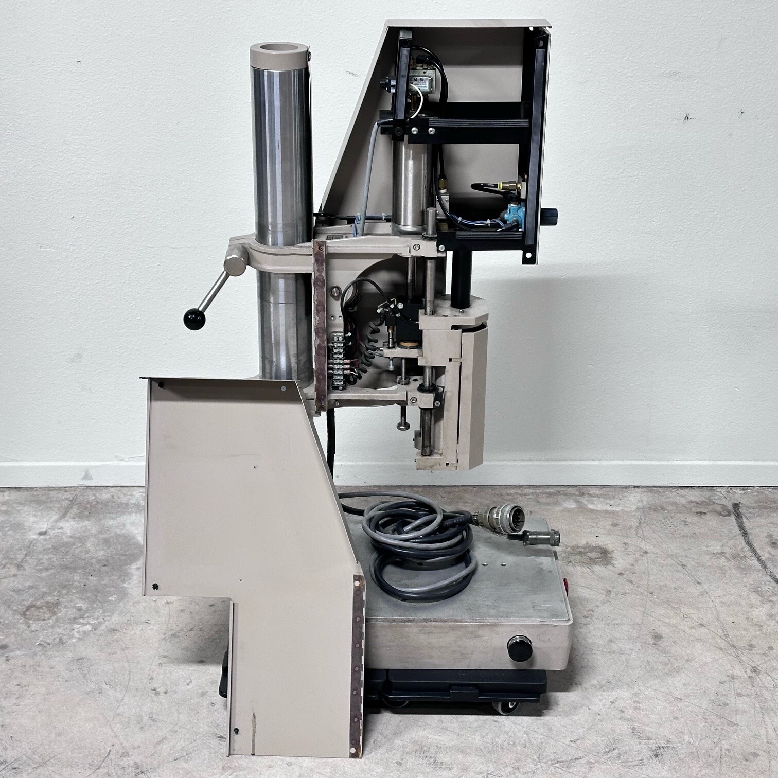 Sonics & Materials Model 1098 Ultrasonic Welding Machine