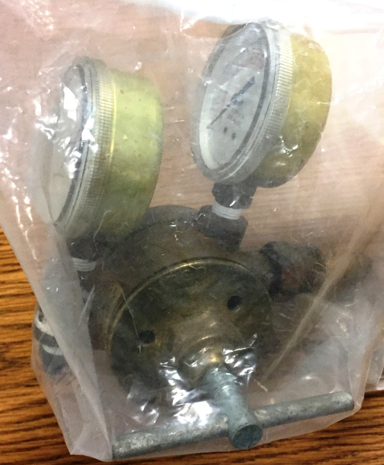 Airco 806-8456 Two Stage Oxygen & Gas Regulator with 2 Gauges of 200 & 4000 psi