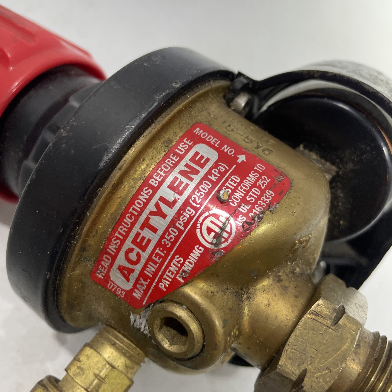 VICTOR ACETYLENE MEDIUM DUTY SINGLE STAGE PRESSURE REGULATOR ESS3-15-510