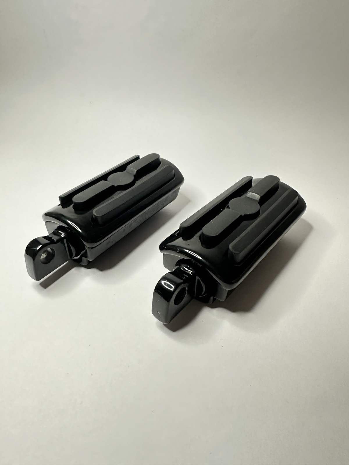 1 1/4″ ENGINE BAR HIGHWAY SHORT MOUNT FOOT PEGS PEDALS FIT for HARLEY-DAVIDSON