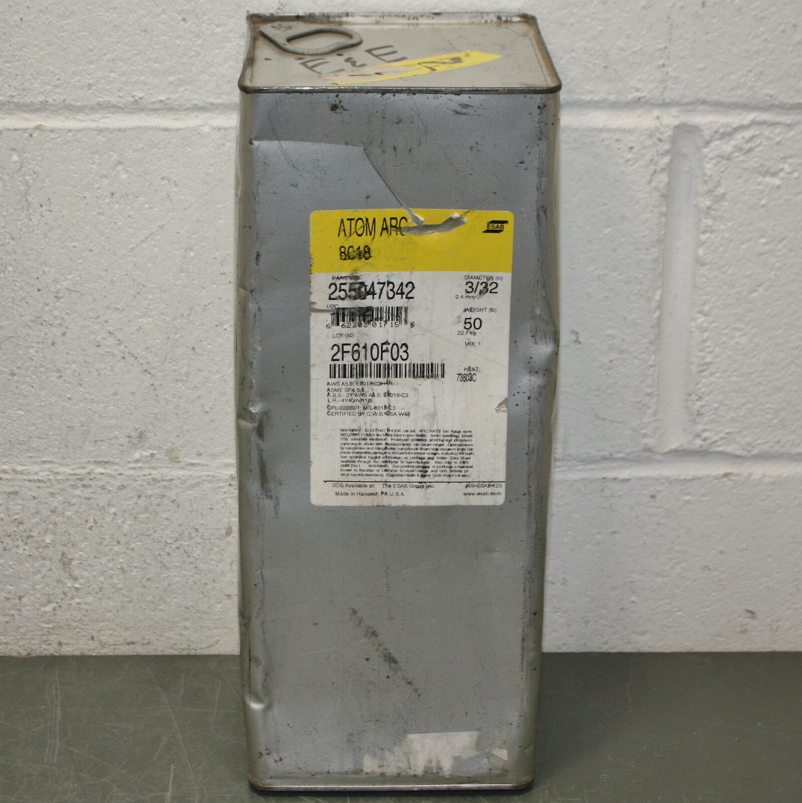 (50 lbs) ESAB AtomArc Stick Electrode 255047342, 3/32″ x 14″, E8018-C3H4R