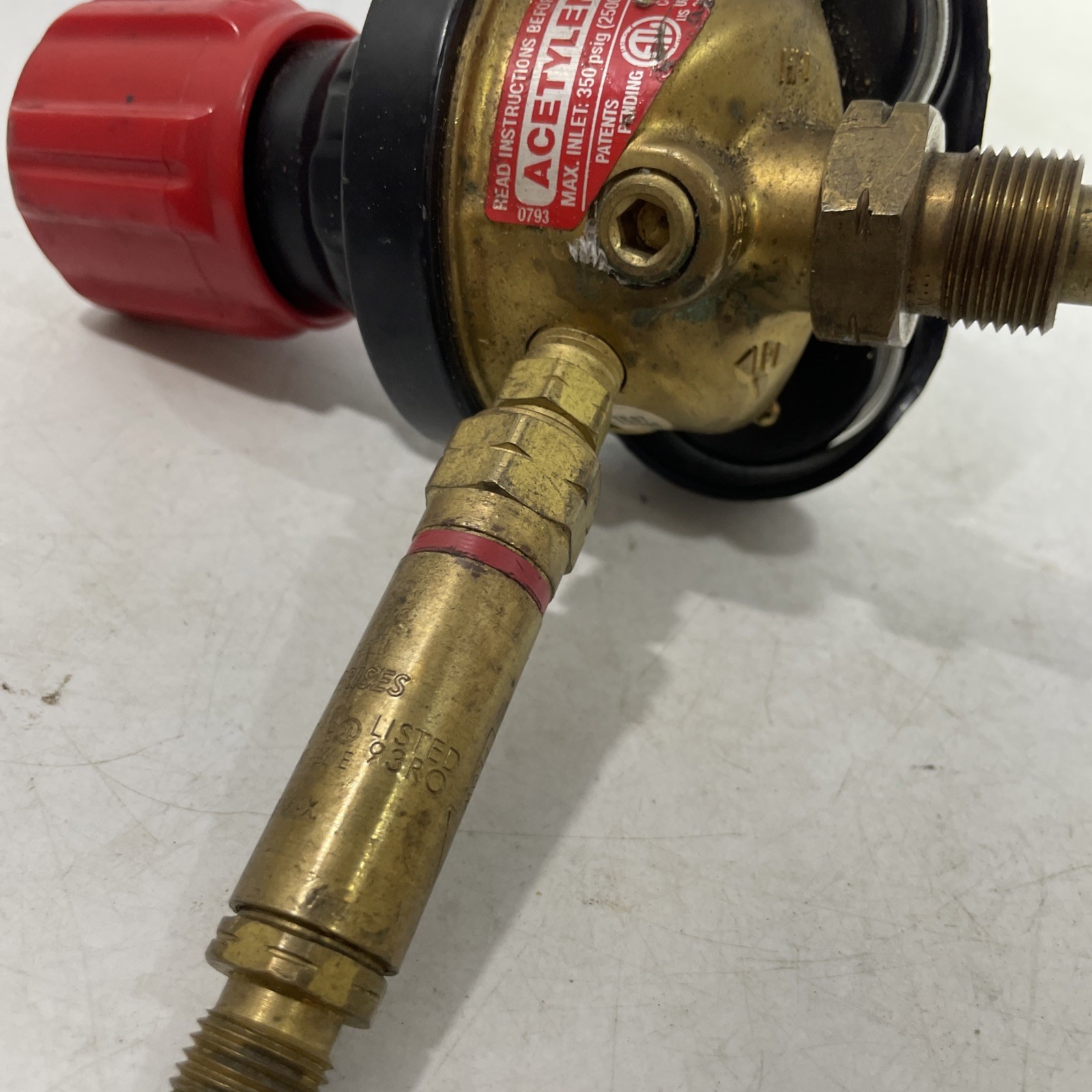 VICTOR ACETYLENE MEDIUM DUTY SINGLE STAGE PRESSURE REGULATOR ESS3-15-510