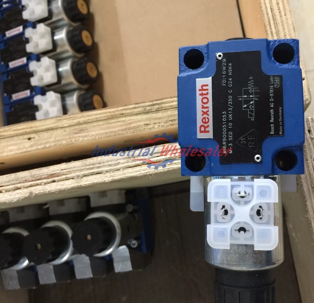 1Pcs NEW Rexroth valve R900051053 M-3SED10UK13/350CG24N9K4 1 year warranty