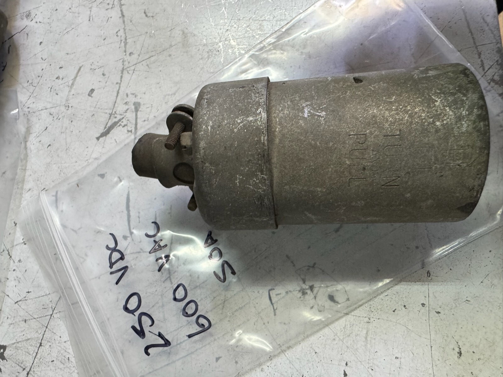 Hubbel 250V DC 600V AC 50A | Plugs