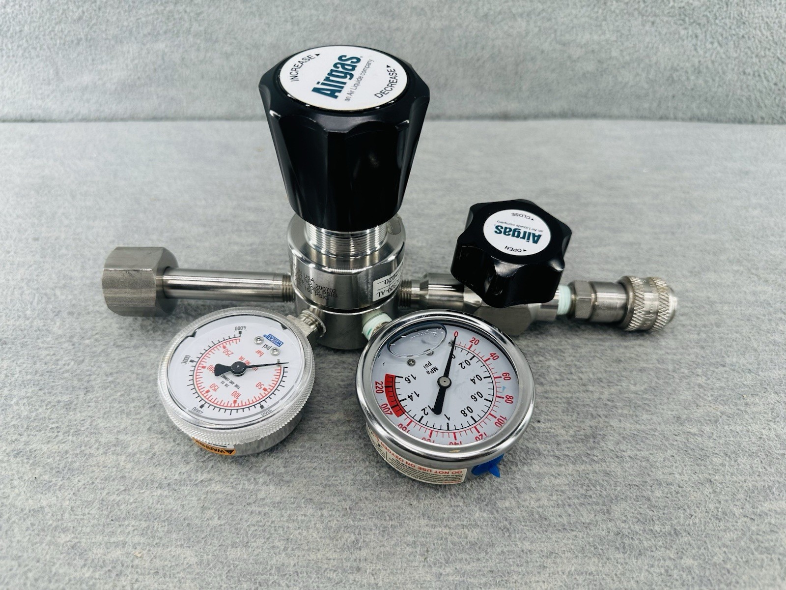 AIRGAS Y111213C320-AL – 316 SS Liquid Positive Seal Two Stage Regulator NEW (A)