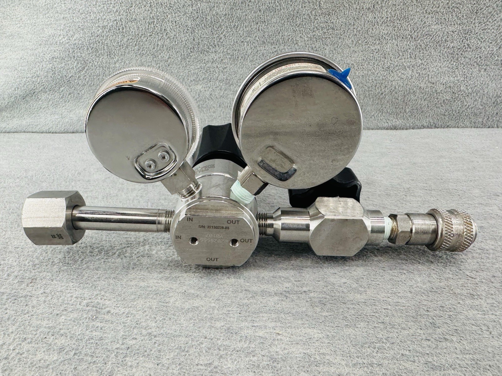AIRGAS Y111213C320-AL – 316 SS Liquid Positive Seal Two Stage Regulator NEW (A)