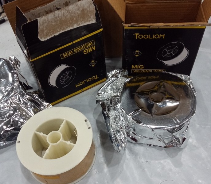 E71T-GS .035″2LB MIG Welding Wire 2PCS One package has been opened unused.