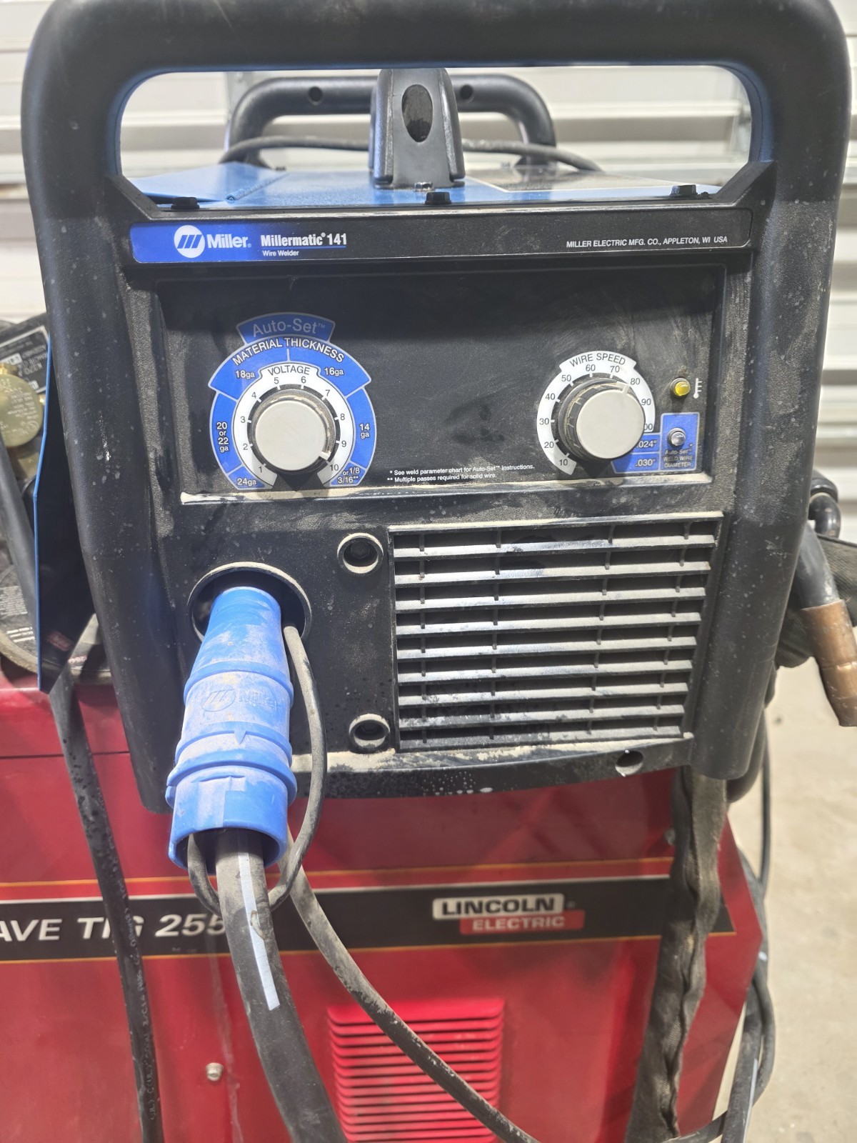 Miller Millermatic 141 MIG Welder Steel 120V Automatic Feed Wire Speed Gas