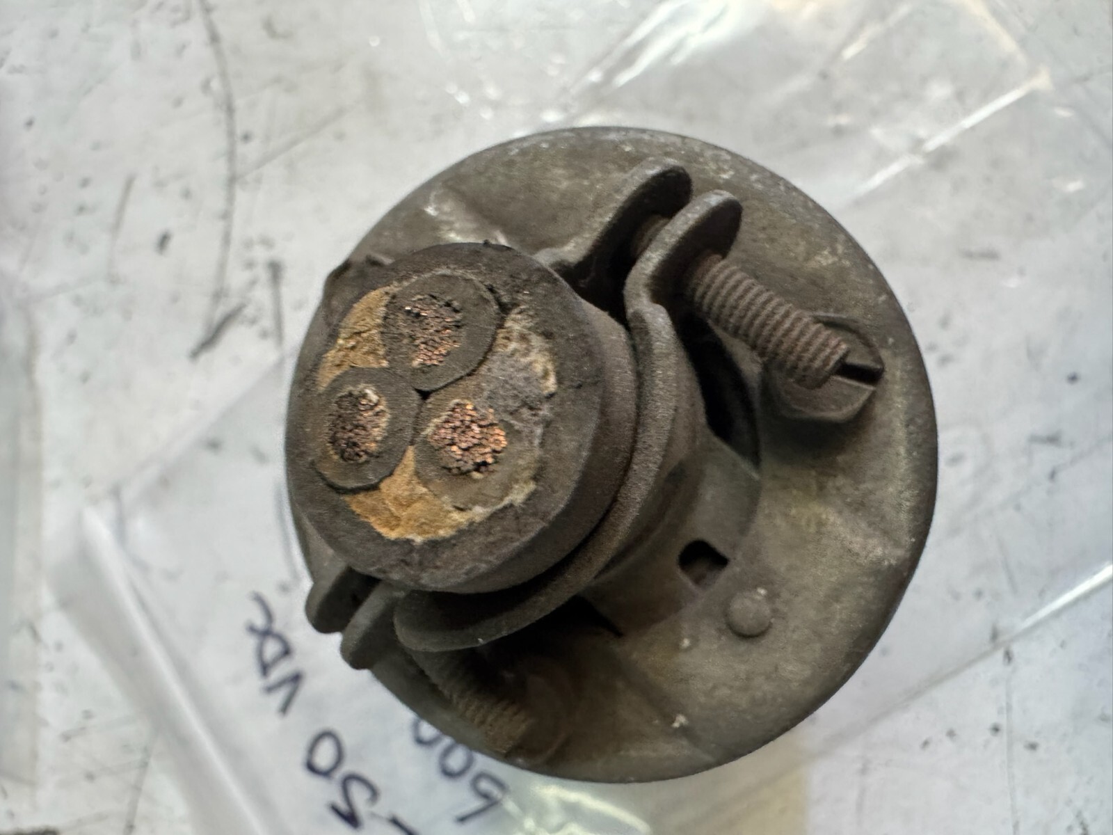 Hubbel 250V DC 600V AC 50A | Plugs