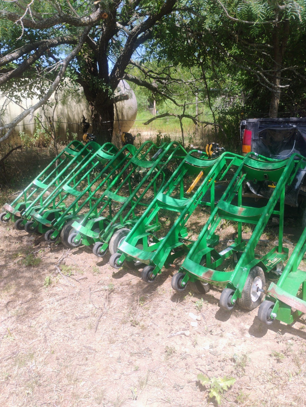 Saf-T-Cart Liquid Cylinder Cart with Pneumatic Wheels and Dual Grip Handle. New