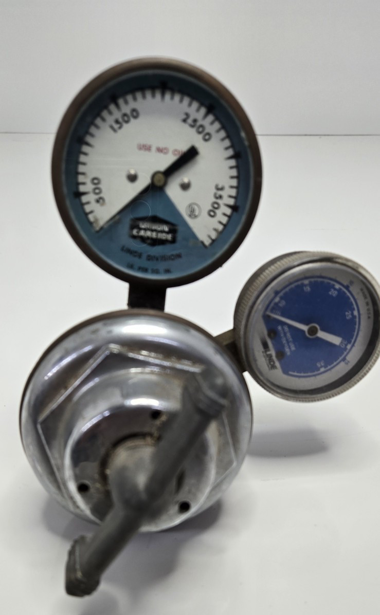 Vintage Union Carbide Line Gas Regulator Body Type 568314 Mismatched Gauges