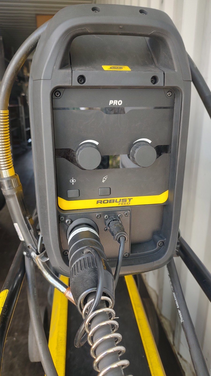 ESAB Warrior 500i – CC/CV Multi-Process Welder With Robust Feed Pro Wire Feeder