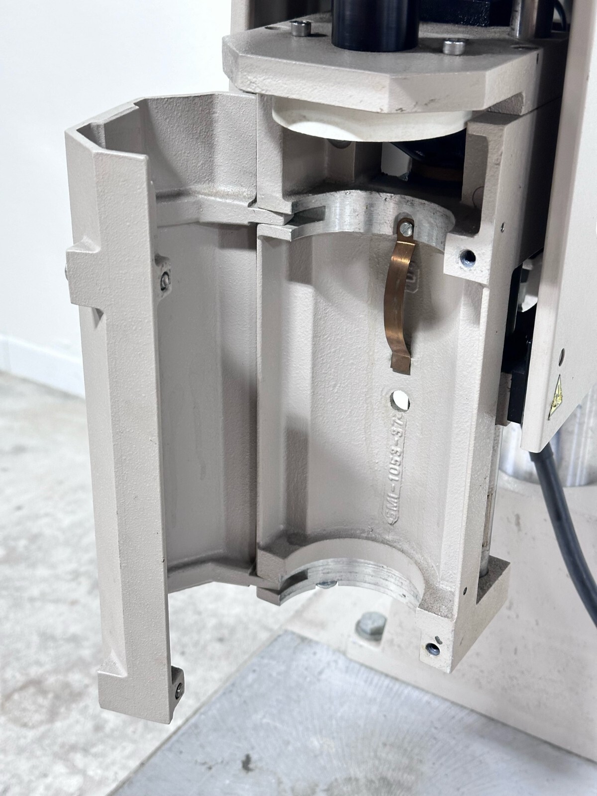 Sonics & Materials Model 1098 Ultrasonic Welding Machine