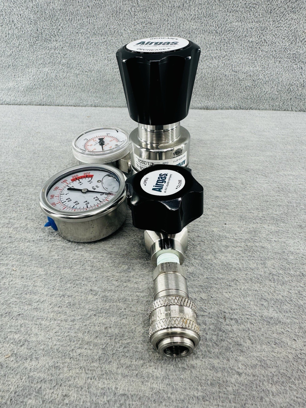 AIRGAS Y111213C320-AL – 316 SS Liquid Positive Seal Two Stage Regulator NEW (A)