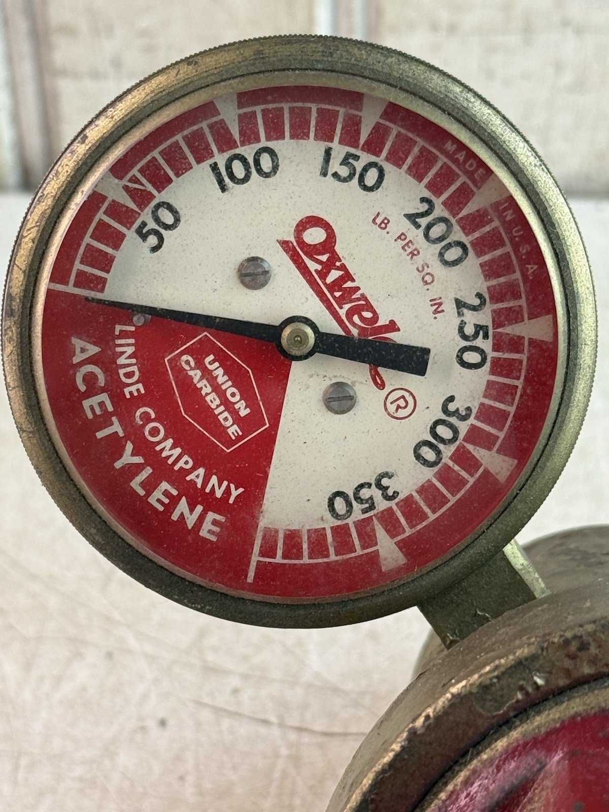 Oxweld Acetylene Regulator manufactured by the Linde Company / UNTESTED / USED
