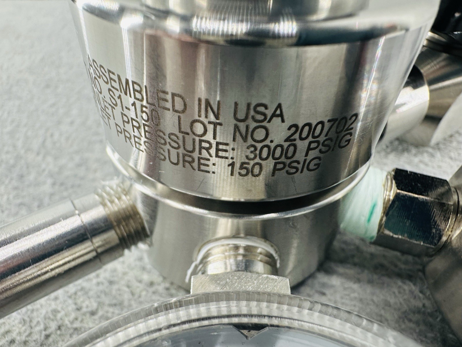 AIRGAS Y111213C320-AL – 316 SS Liquid Positive Seal Two Stage Regulator NEW (A)