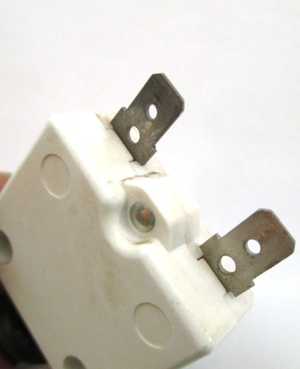 Miller Manual Reset 10A Circuit Breaker, D-64 60 Series 24V Welding Wire Feeder