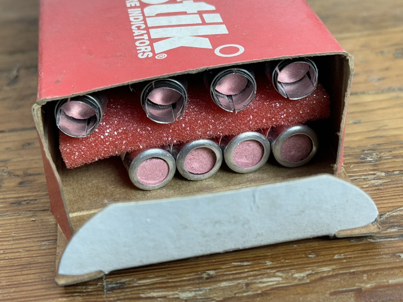 BOX OF 8 TEMPIL INC. 28026 TEMPILSTIK TEMPERATURE INDICATORS 300°F / 149°C