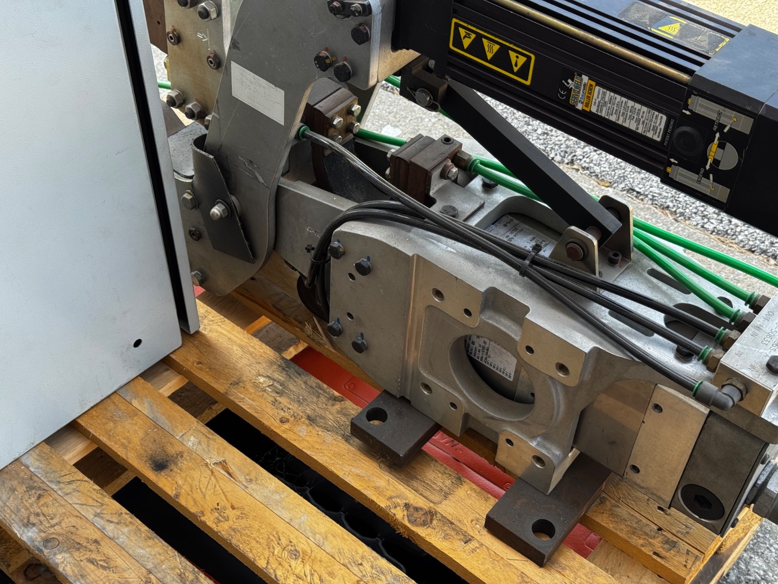 CENTERLINE CFSPIE-020-040-219 Pinch-Type Weld Gun with Rexroth Control Cabinet