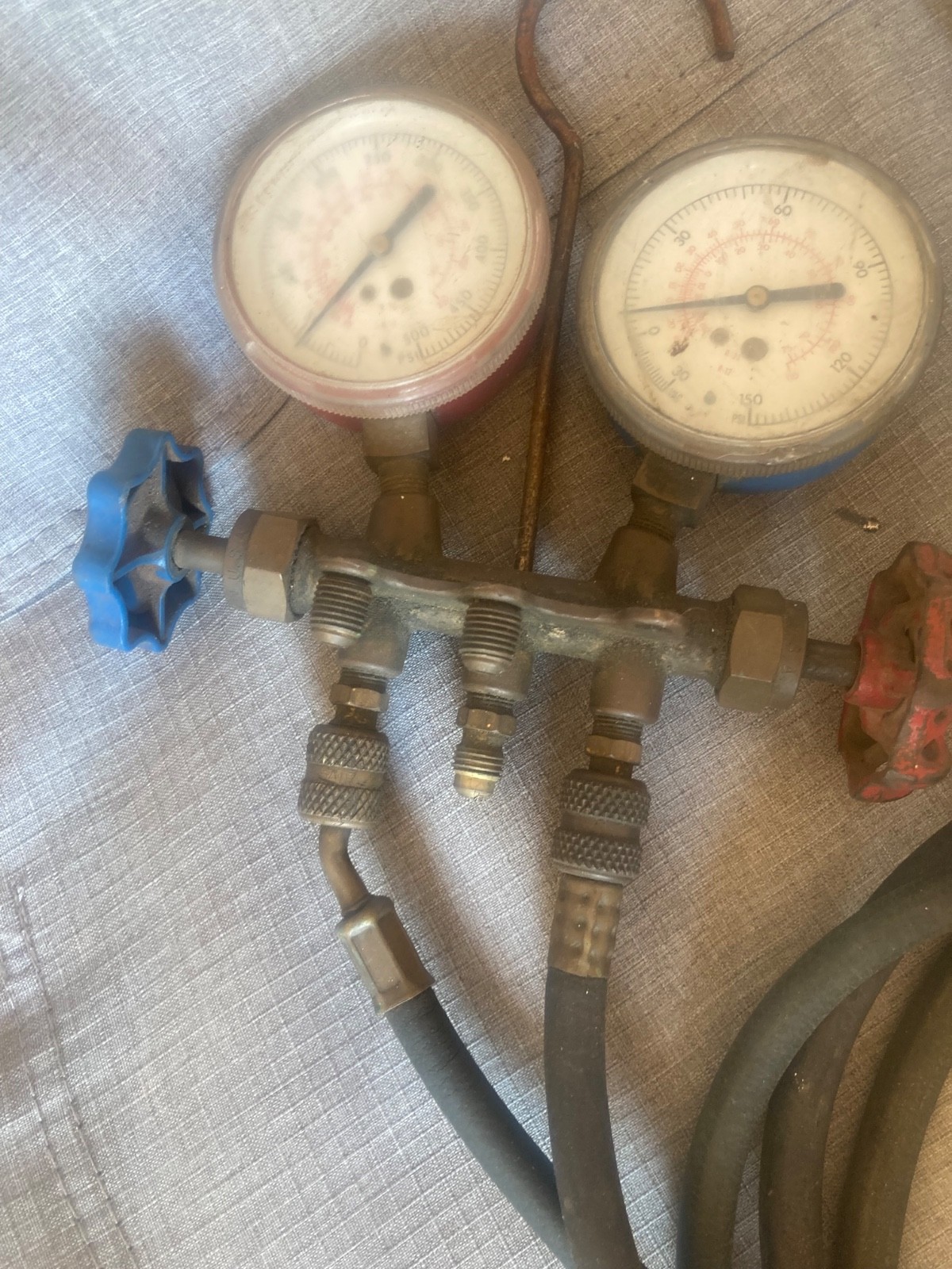 Gas cutting torch head and guages ised still in good condition