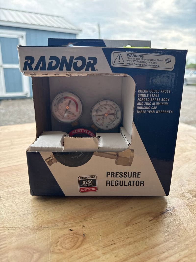 RADNOR g250-15-510 ACETYLENE GAS REGULATOR -MEDIUM DUTY -NEW