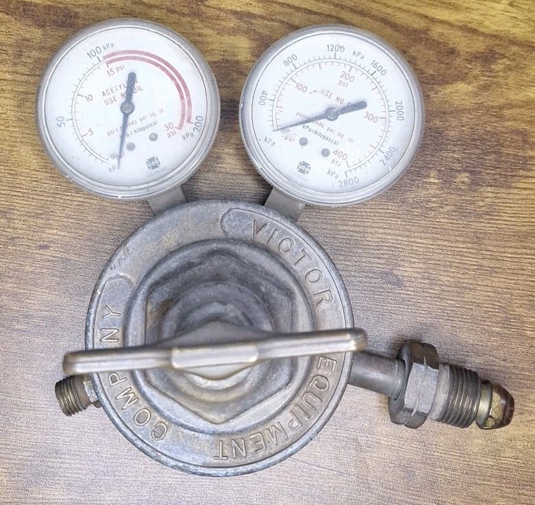 Victor SR 460 A Compressed Gas Regulator (#173) Company Equipment Acetylene
