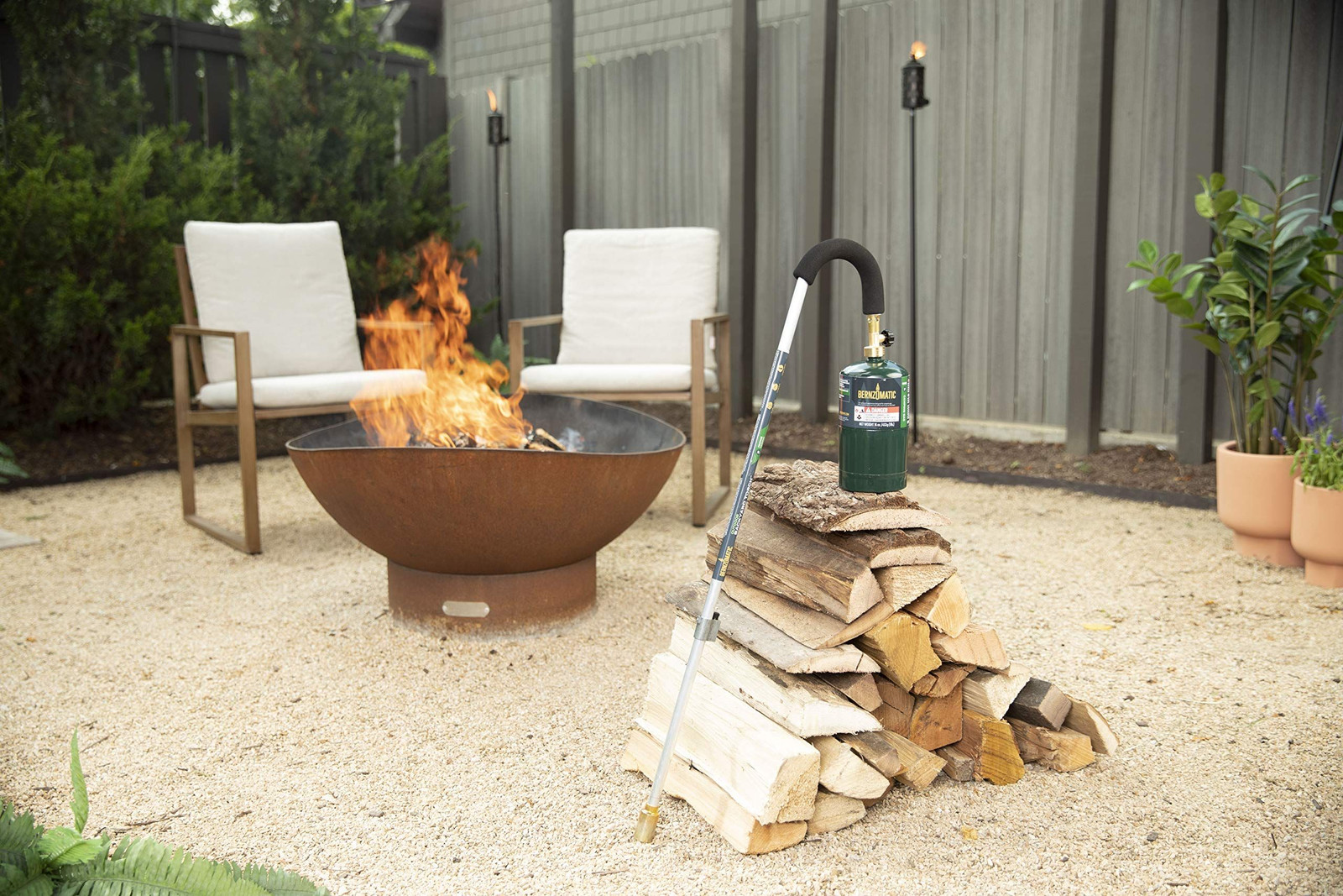 Bernzomatic 19425 JT850 Self-Igniting 20,000 BTU Outdoor Torch (JT850) 1, Red