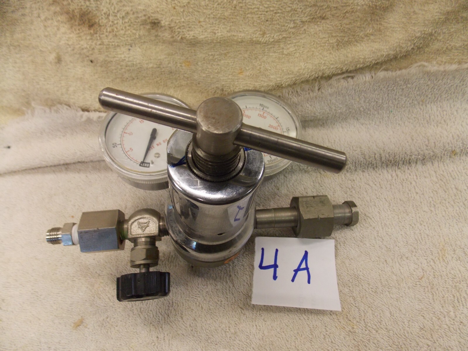 Air Products Regulator E11-T-C334A Inlet 330M Pressure 3000psi 0-30psi Gas Valve