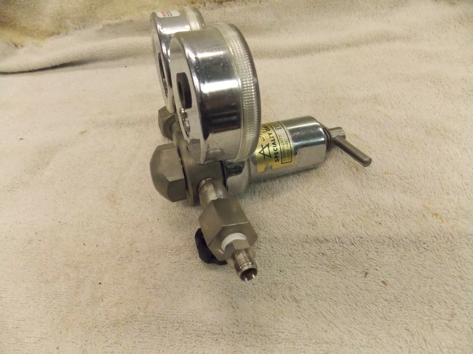 Air Products Regulator E11-T-C334A Inlet 330M Pressure 3000psi 0-30psi Gas Valve