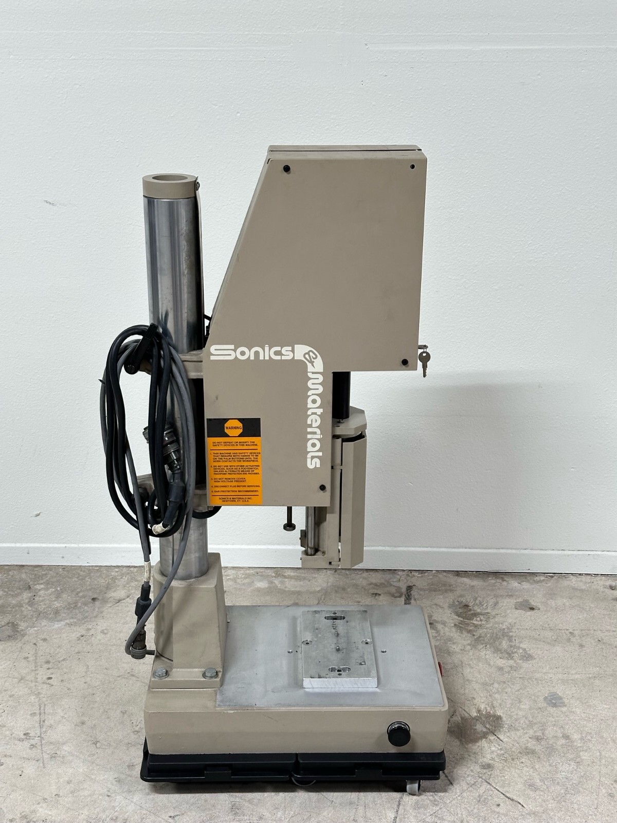 Sonics & Materials Model 1098 Ultrasonic Welding Machine